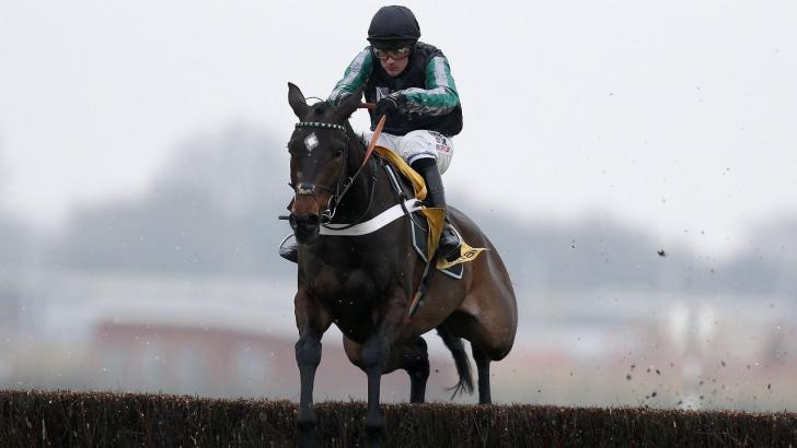 Altior jumping the final fence